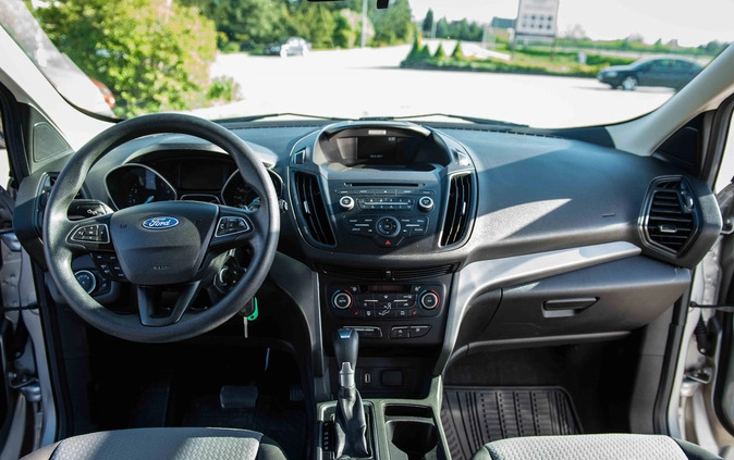 Ford Escape cena 49900 przebieg: 217500, rok produkcji 2017 z Dukla małe 121